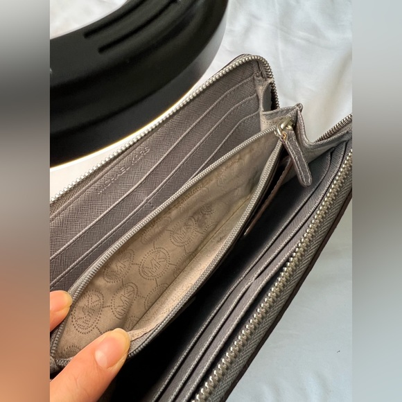 Michael Kors Snakeskin Continental Wallet w/Wristlet - Excellent Condition! - Picture 9 of 10